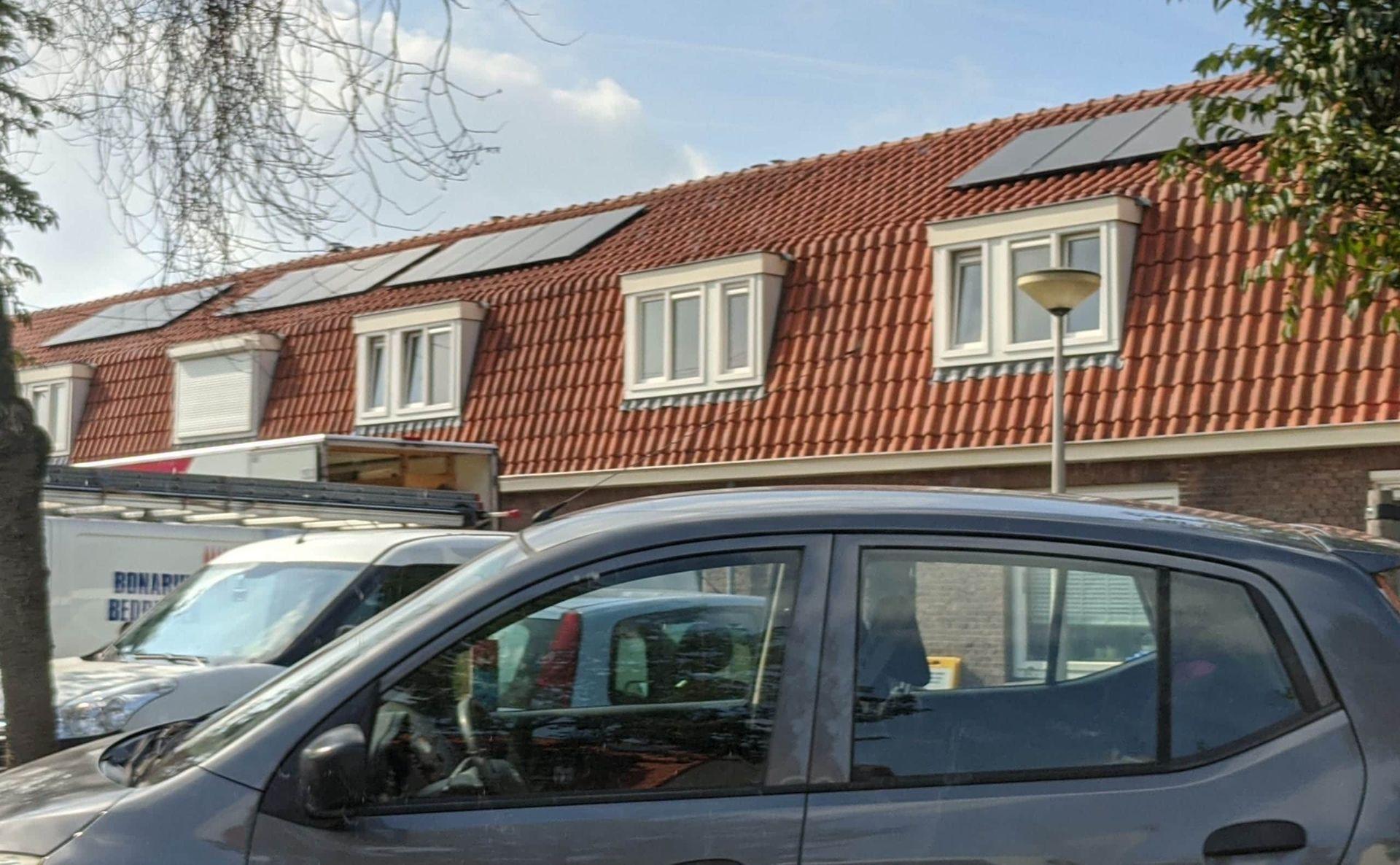 zonnepanelen op dak woningcorporatie huurwoningen